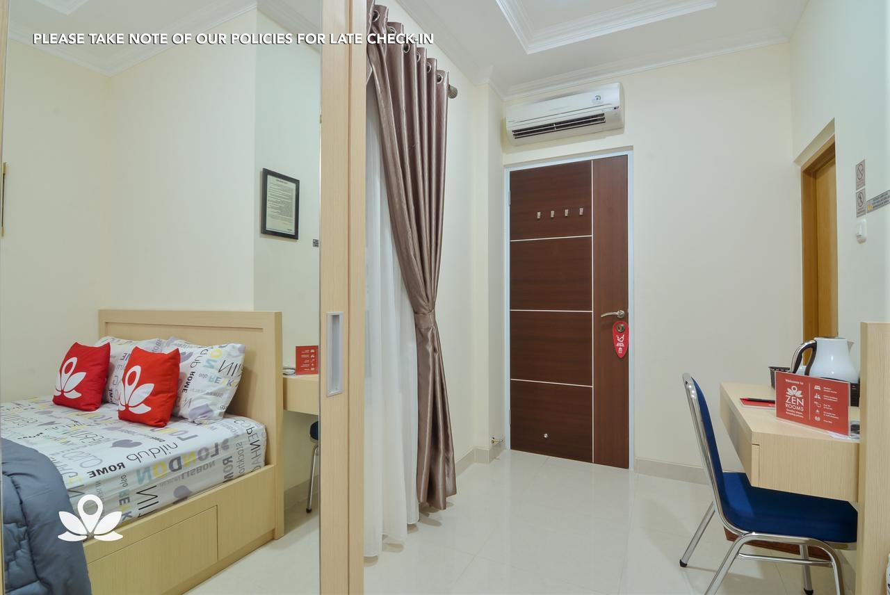 Zen Rooms Near Stasiun Sudirman Jacarta Exterior foto