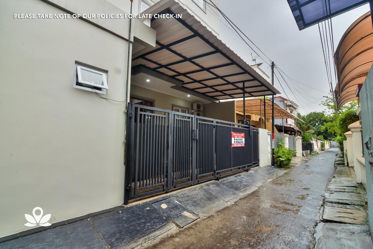 Zen Rooms Near Stasiun Sudirman Jacarta Exterior foto