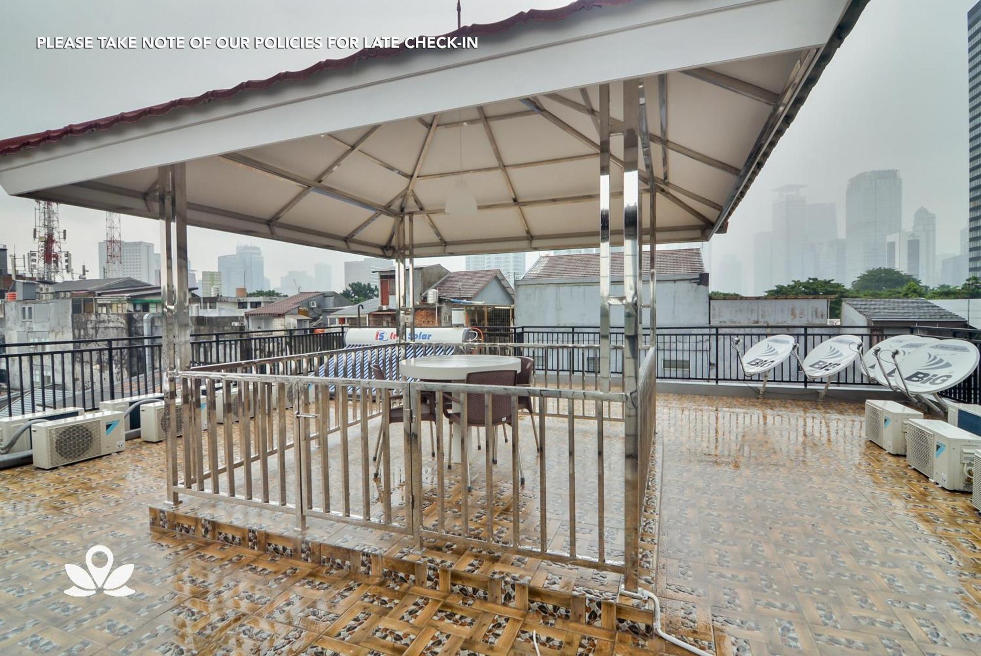 Zen Rooms Near Stasiun Sudirman Jacarta Exterior foto